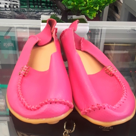 Shoes - Shoes, sandals, clothing, fashion accessories.